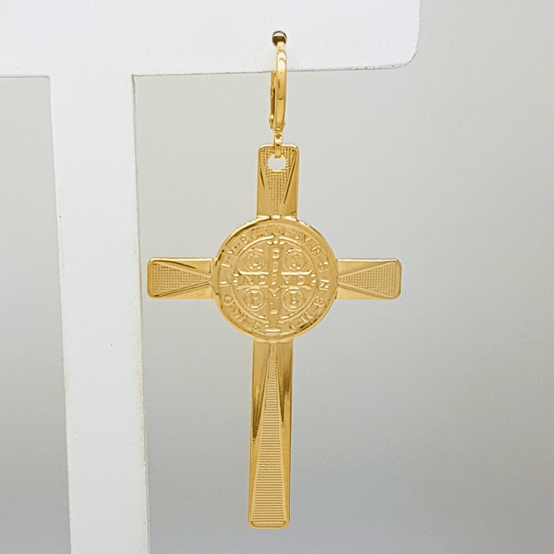 Pingente de Cruz de São Bento Banho Ouro 18k