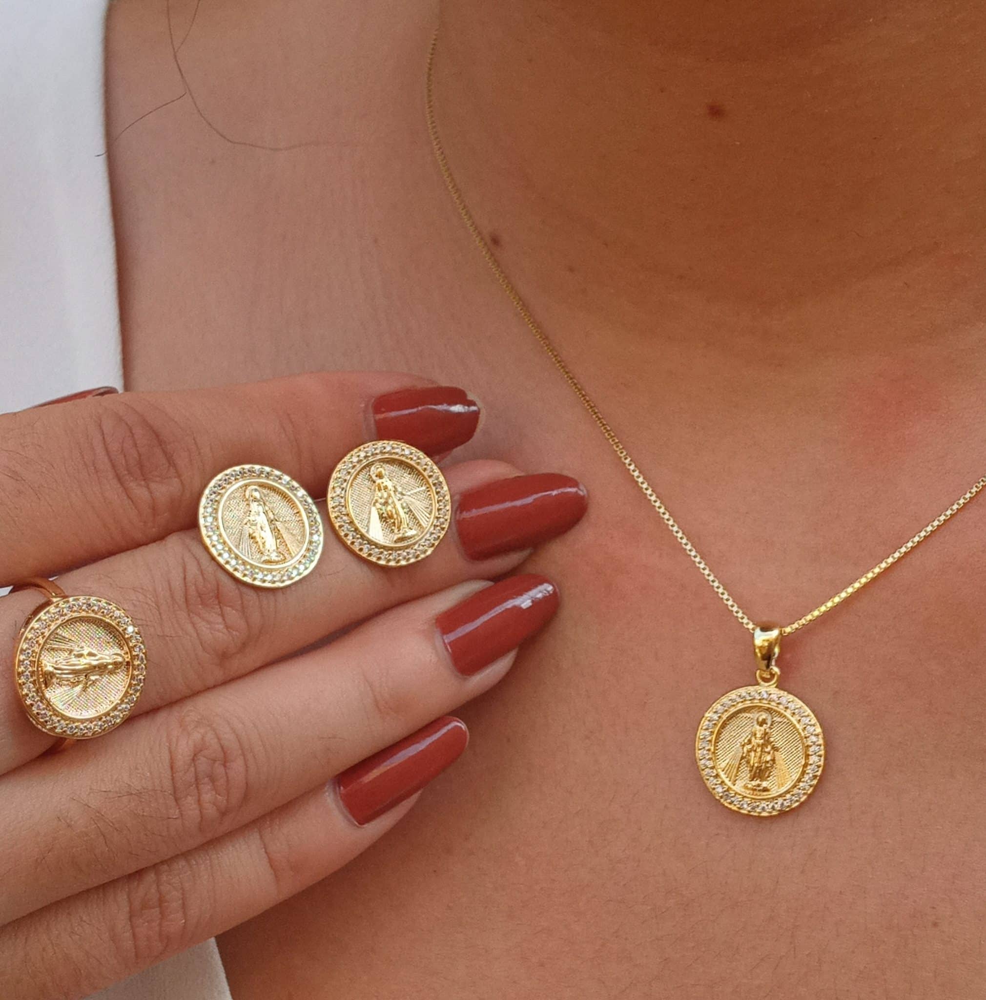 Conjunto Nossa Senhora das Graças Crav Micro Zir Folheado Ouro 18K - Imagem 2