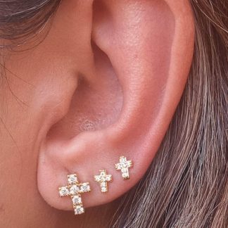 Brinco Cruz Cravejado Zircônia 8/10mm Folheado Ouro 18K