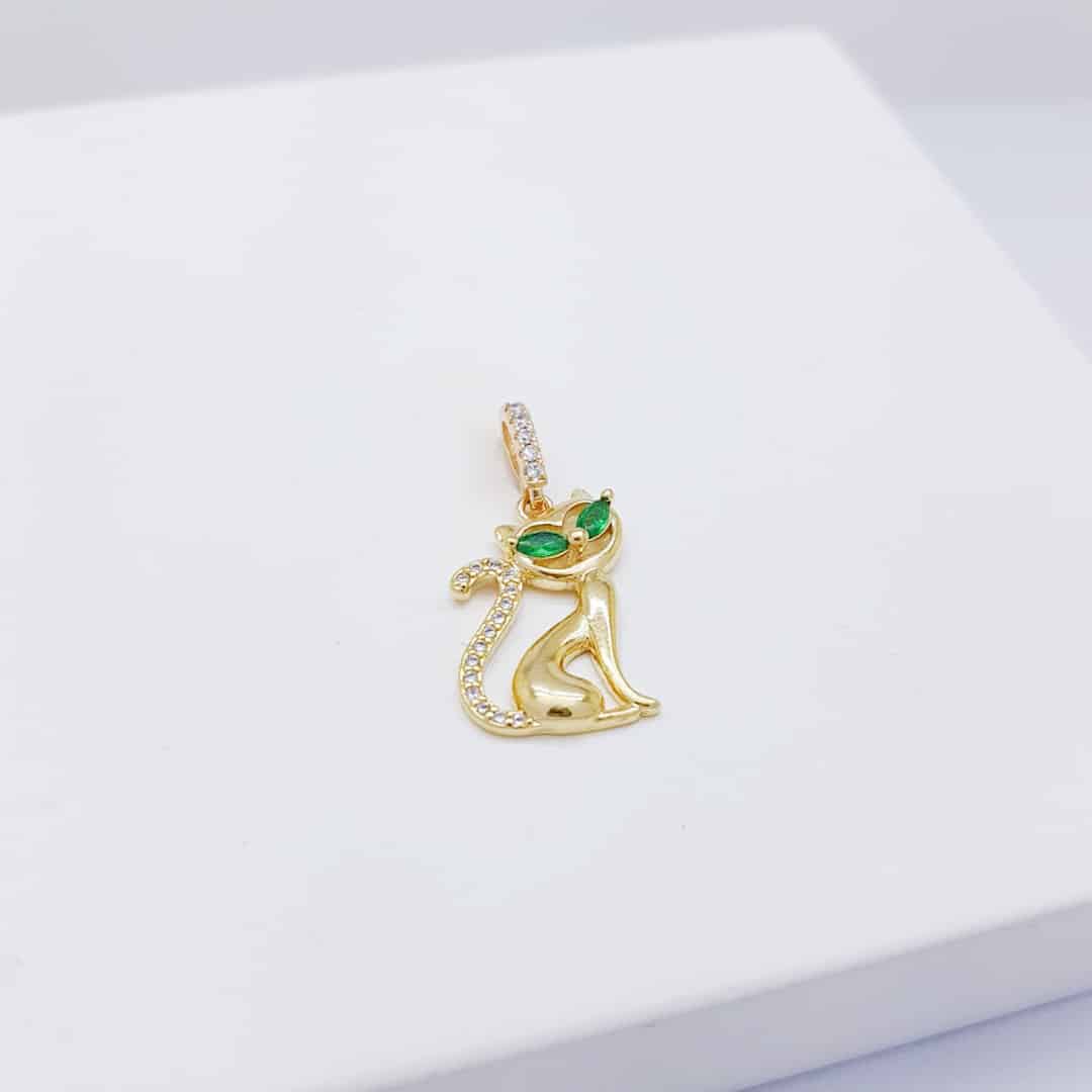 GATINHA OLHOS ESMERALDA